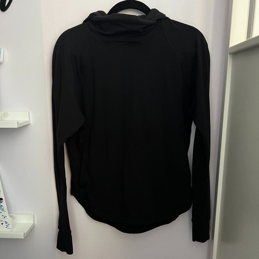 Lululemon Long Sleeve Hooded Top